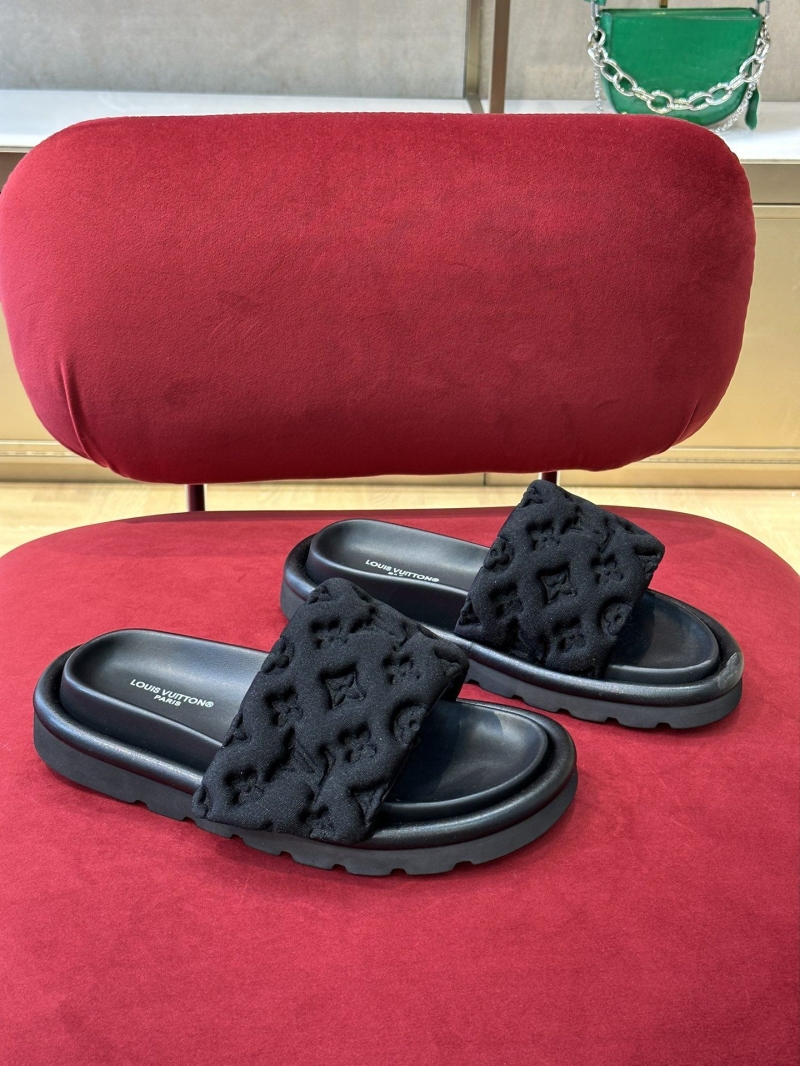 l0vis Vvtt0n slippers